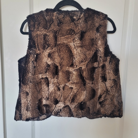 Faux fur vest - Picture 2 of 2